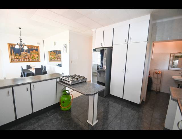 4 BEDROOM HOUSE FOR SALE IN RESERVOIR HILLS